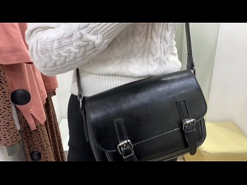 ❤️ Masturbasi umum tina jalang ngora FeralBerry sareng dildo di kamar pas ️ Poro kualitas dina su.hentaivost.ru ❤